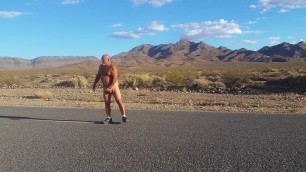 Road jack broad daylight