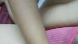 Malaysian Amira curang layan dildo dengan lelaki (gangbang)