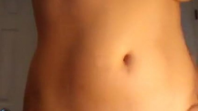 Coroa gorda fudendo a xota com consolo 02