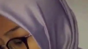 Tudung ungu