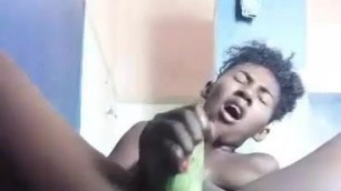 je me detend masturbation avec un cocombre