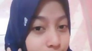 Melly Masturbate in Shower - Indonesian Muslim Girl (Blue)
