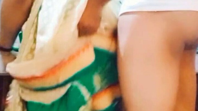 Bhabi ji kitchen me Chay banana sikha raha tha