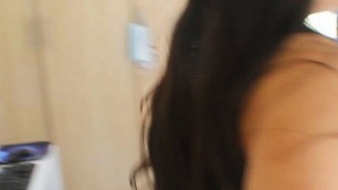 I fuck the technician who came to repair a household appliance in my house – porn in Spanish