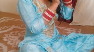 cheated wife caught redhand by husband, desi wife ko pati ne range haathon pakda aur randi ki trah chod diya
