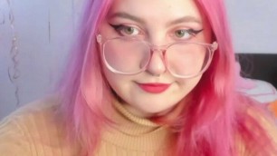 chubby girl teases you with her ass