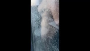 Voyeur : Je Sors Ma Grosse Bite En Matant Ma Colocataire Dans La Douche