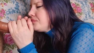 A beautiful bitch with blue hair gave the best blowjob with plump lips