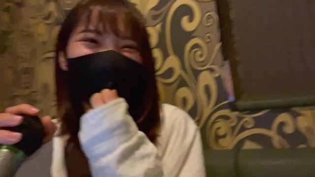 生ハメされて喘ぎながら歌うエロ女子大生♪パイパンまんこがキツキツ♡最後はお口にたっぷり射精!可愛いお口でぺろぺろしながらごっくん ♡RYO&YUU♡ 素人カップル/歳の差/美少女/10代/スタイル抜群
