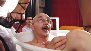 Mascherine e tettone da monta!