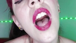 ShyyFxx gets out of the shower very horny and eager for cock