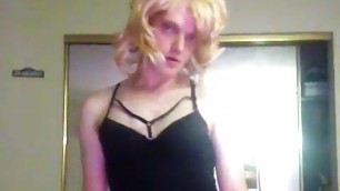 Crossdresser Cassie cums